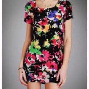 Oliviaceous shift dress multi color